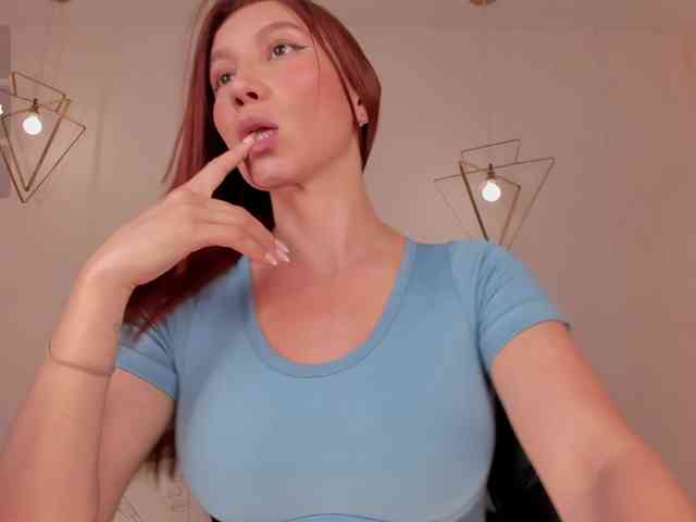 MiaFarrell webcam