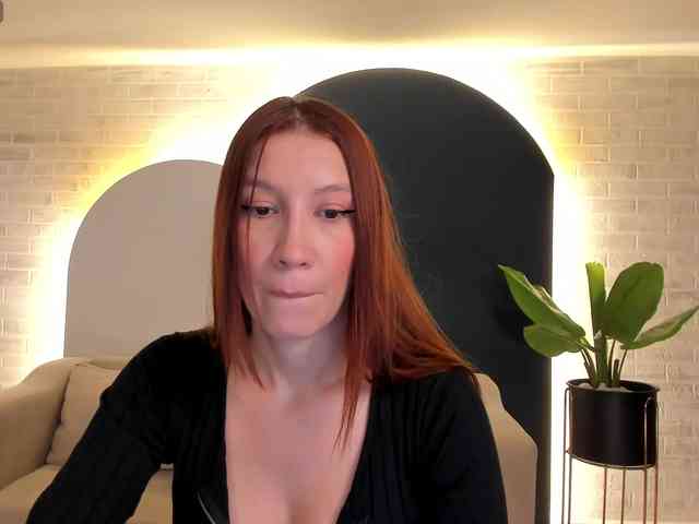 MiaFarrell webcam