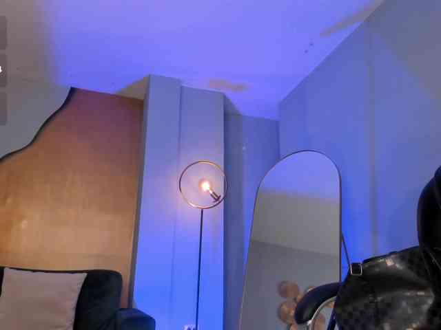 MiaFarrell webcam