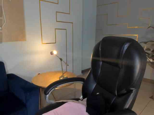 MiaFarrell webcam