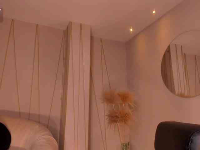 MiaFarrell webcam