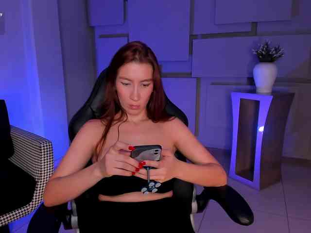 MiaFarrell webcam