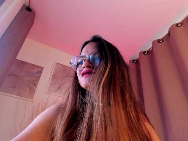 Angie-Pirs's BongaCams show and profile
