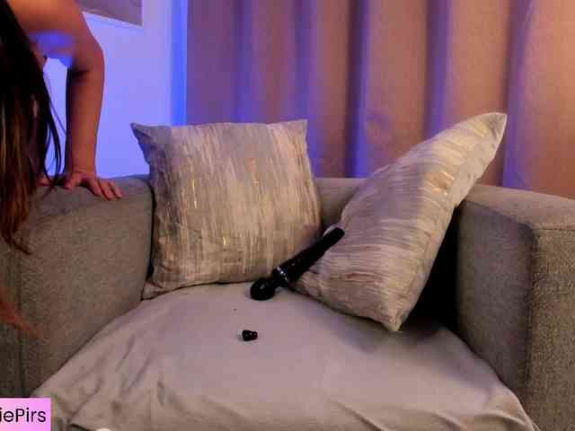 Angie-Pirs webcam