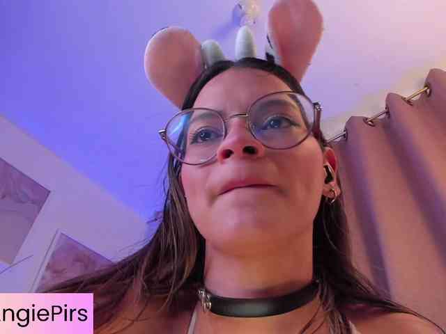 Angie-Pirs Angie-Pirs