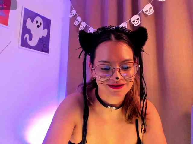 Angie-Pirs webcam