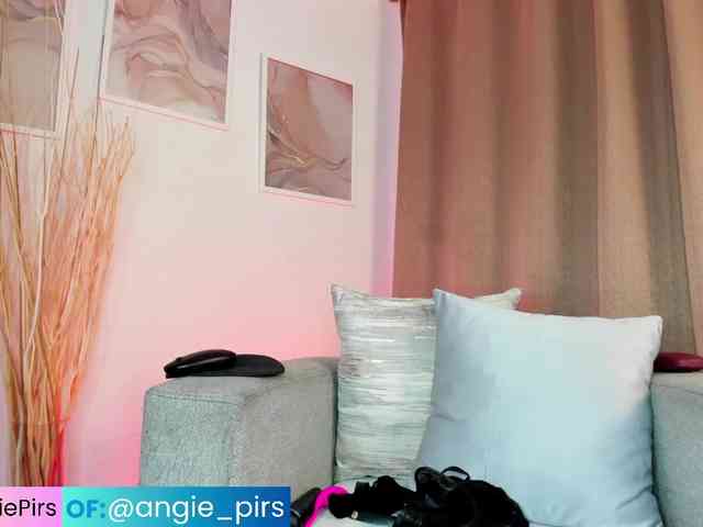 Angie-Pirs webcam