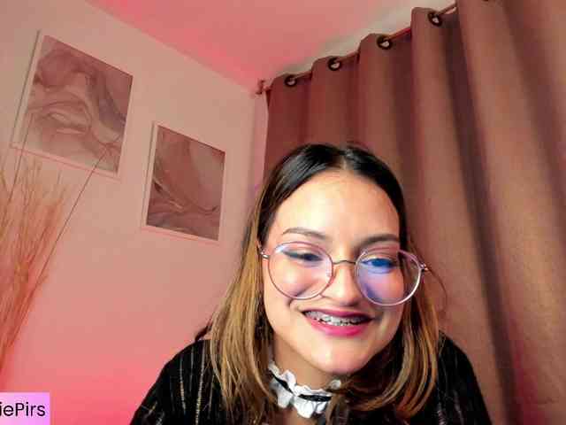 Angie-Pirs webcam