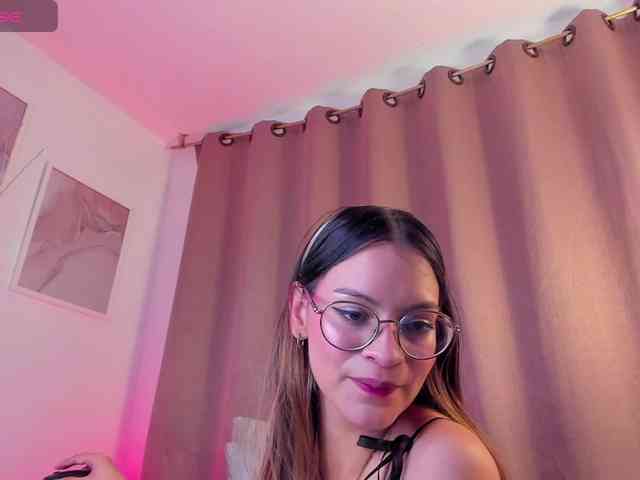 Angie-Pirs webcam
