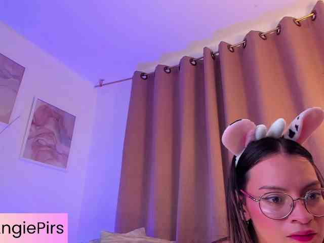 Angie-Pirs Angie-Pirs