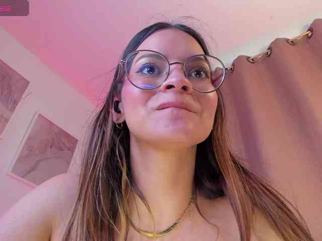 Angie-Pirs webcam