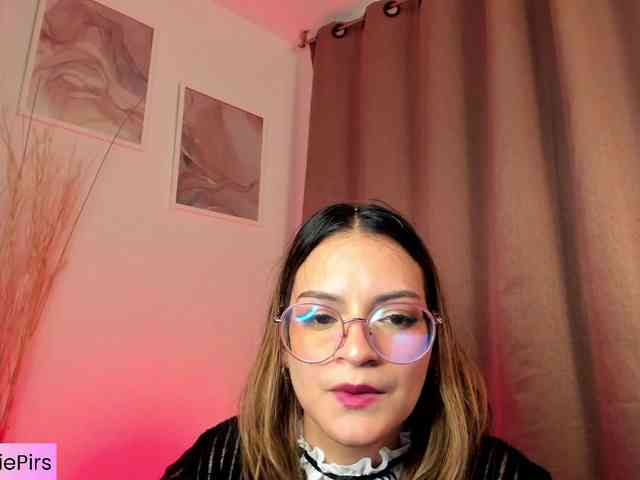 Angie-Pirs webcam