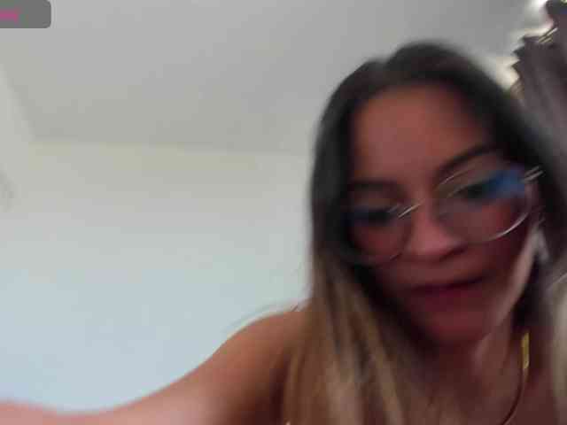 Angie-Pirs webcam