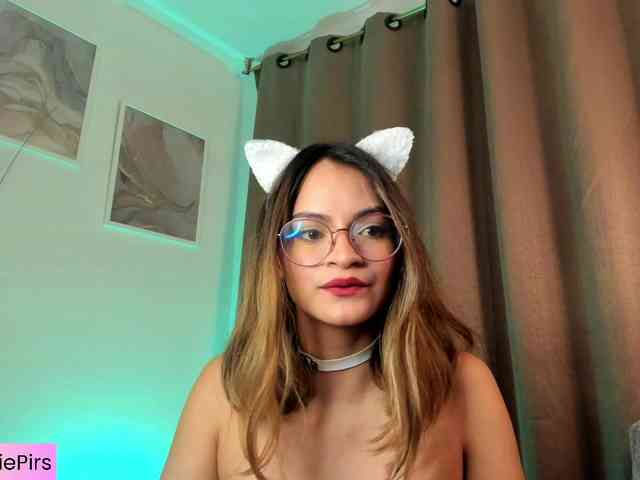 Angie-Pirs webcam