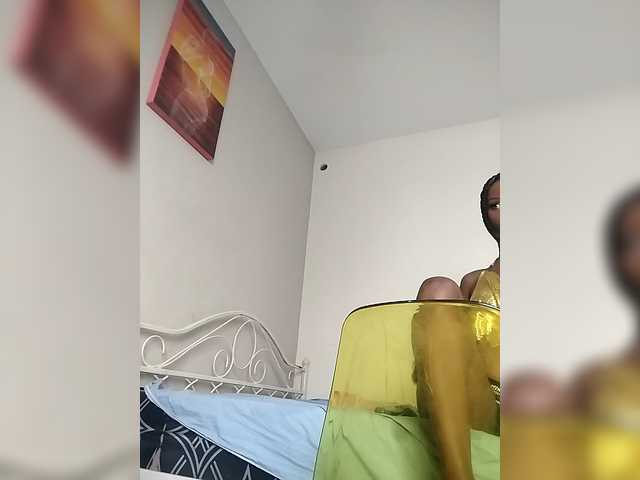 Camdolie's BongaCams show and profile