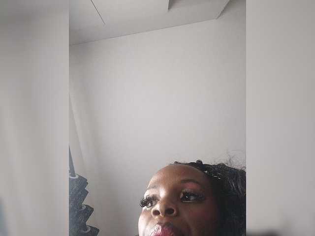 Camdolie webcam bongacams model stream image