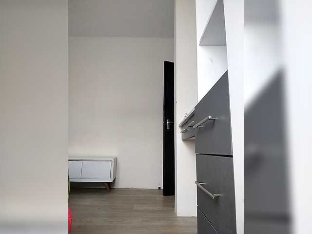 Camdolie's BongaCams show and profile