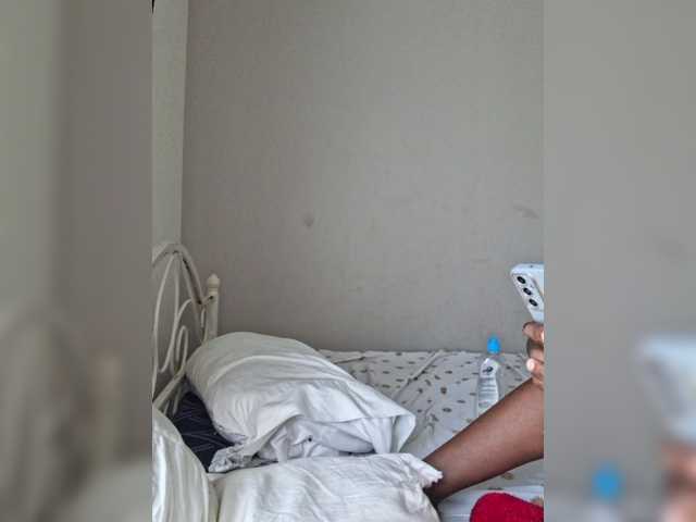 Camdolie's BongaCams show and profile