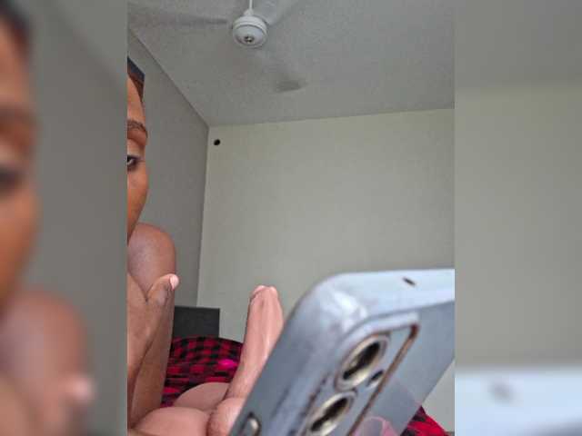 Camdolie webcam bongacams model stream image