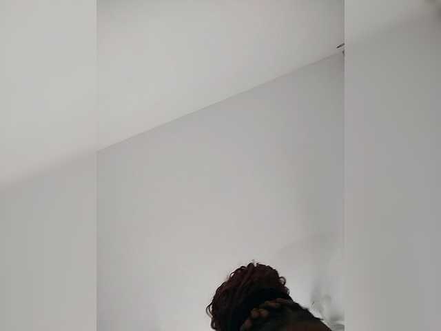 le modèle Camdolie est en webcam porno dans un show sur le site bongacams, il possède les tags suivants: Ebony,Blonde,Shaved