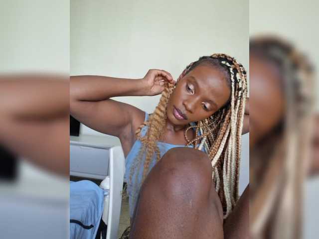 Camdolie — Crazy Squirts !creamy cums.. it all starts with one token..make me scream daddy 