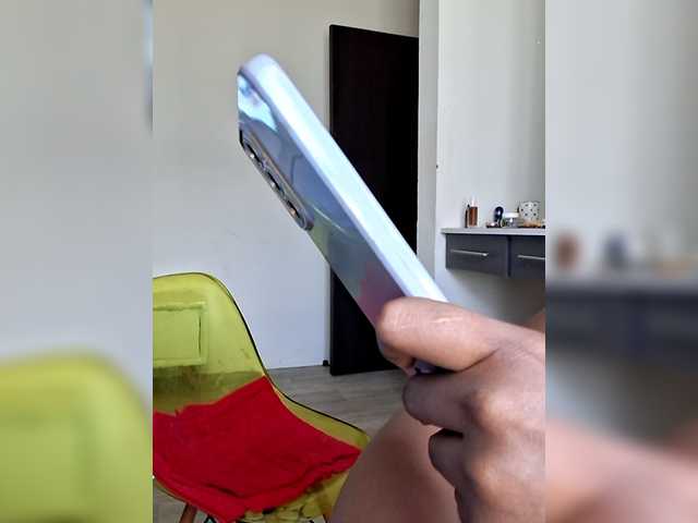 Camdolie's BongaCams show and profile