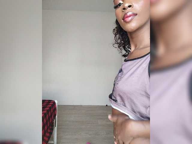 Camdolie's BongaCams show and profile