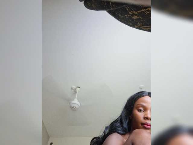 Camdolie's BongaCams show and profile