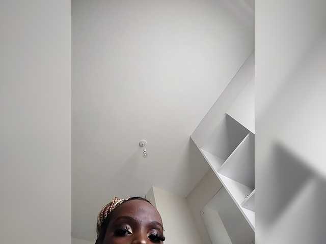 Camdolie's BongaCams show and profile