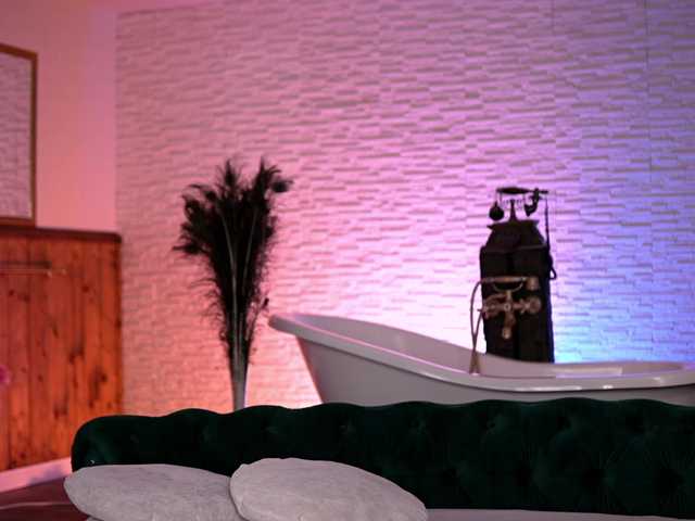 Sex chat gratuit in direct cu JennaDay pe BongaCams