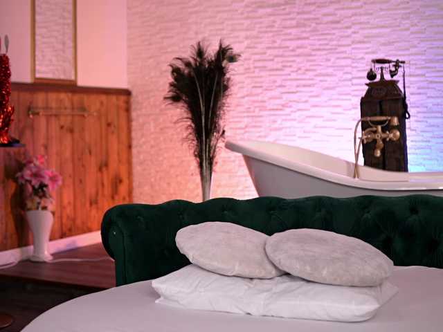 Sex chat gratuit in direct cu JennaDay pe BongaCams