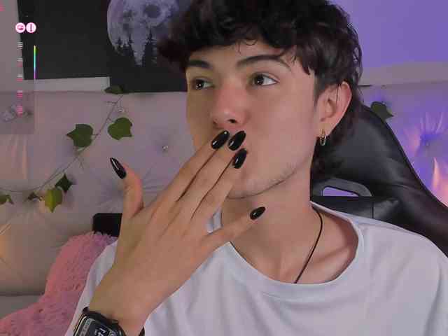 Elliot-Young Live Webcam on BongaCams