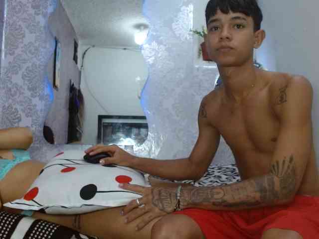 exotichot-couple webcam