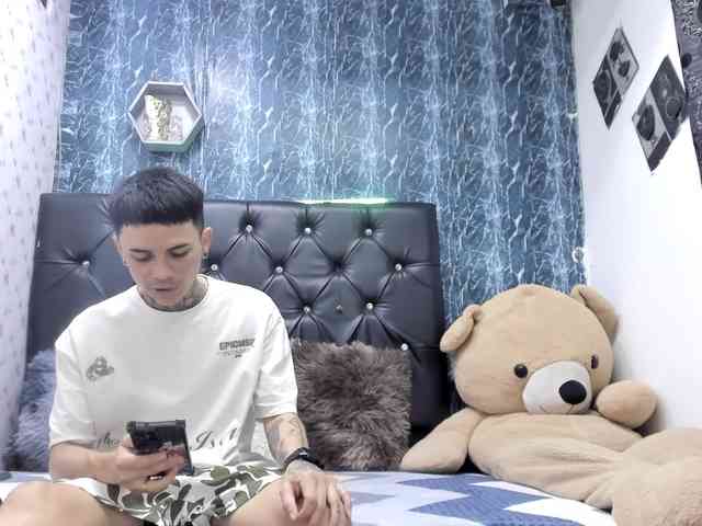 exotichot-couple webcam