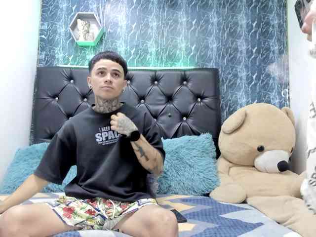 exotichot-couple webcam