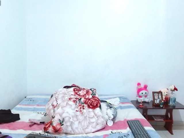 littleshydoll's BongaCams show and profile