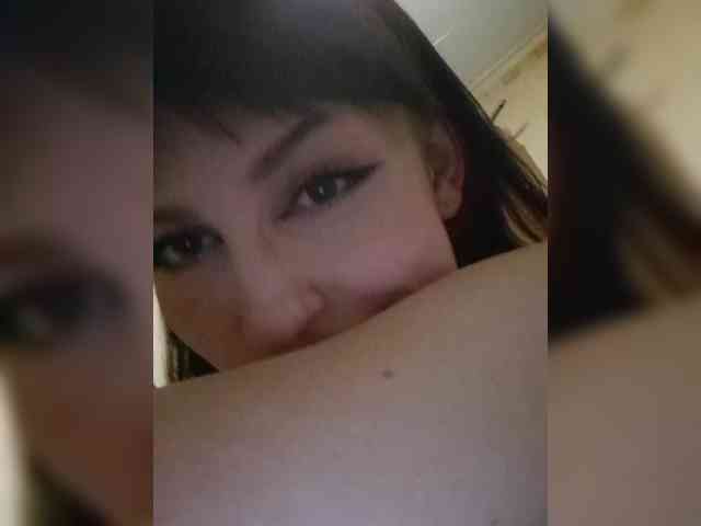 Moonlitmiragea webcam