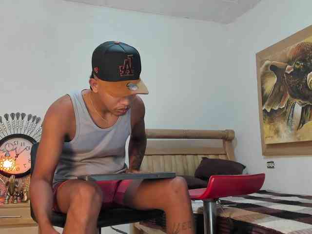 mr-stiven1 Live Webcam on BongaCams