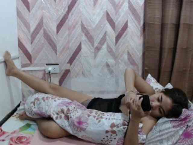 Kira-Rosse201 webcam