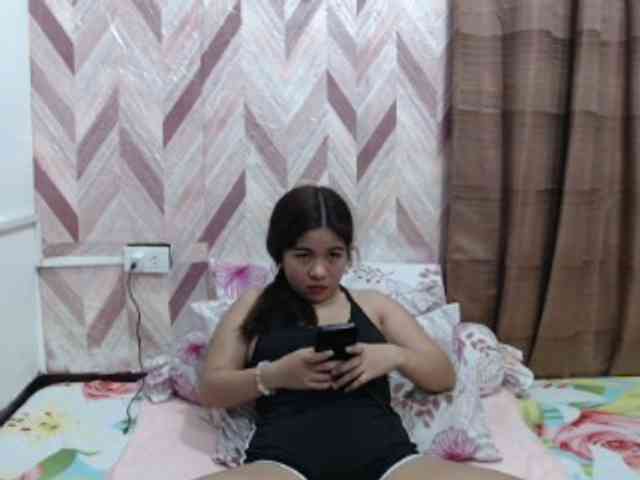 Kira-Rosse201 webcam