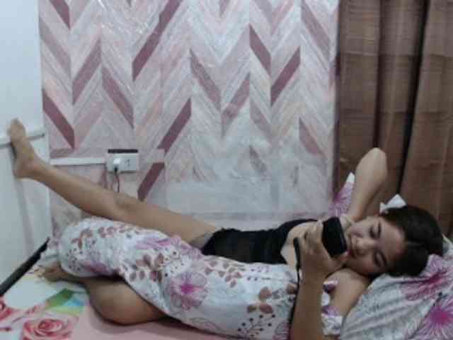 Kira-Rosse201 webcam