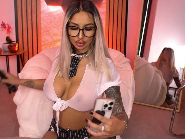 AmberGolden's BongaCams show and profile