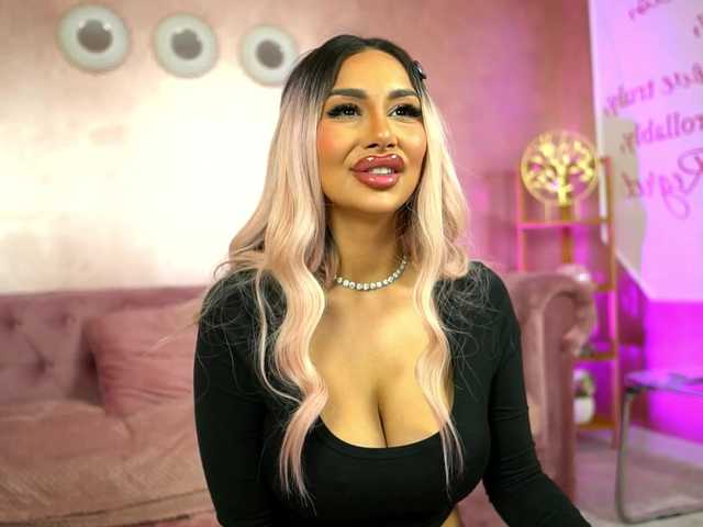 AmberGolden's BongaCams show and profile