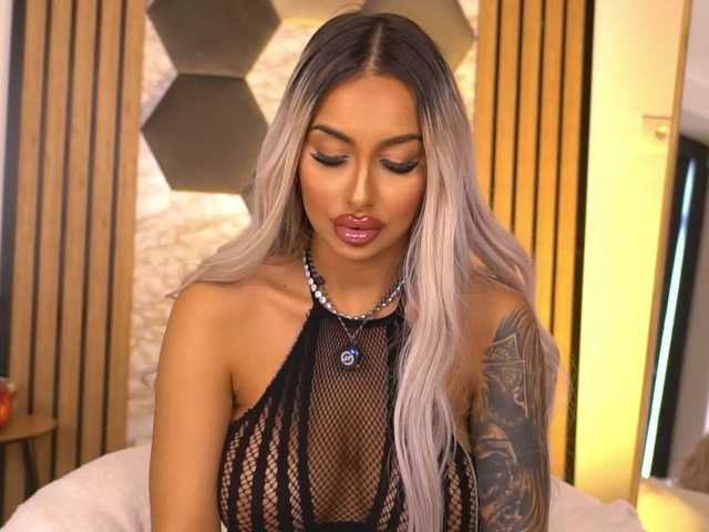 AmberGolden's BongaCams show and profile