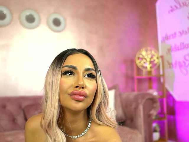 AmberGolden's BongaCams show and profile