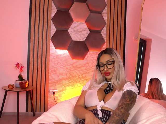 AmberGolden's BongaCams show and profile