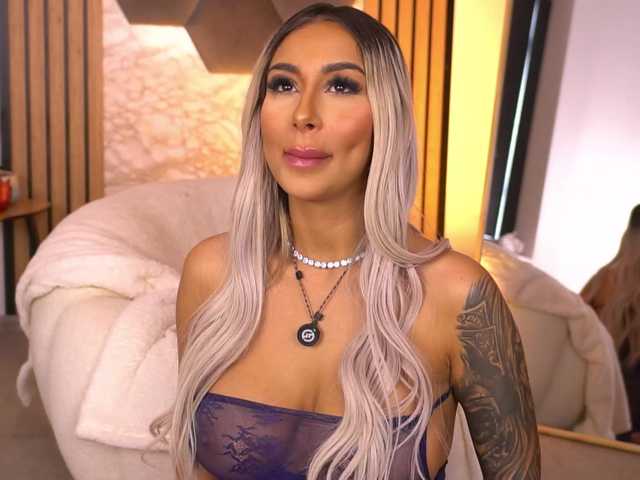 AmberGolden's BongaCams show and profile