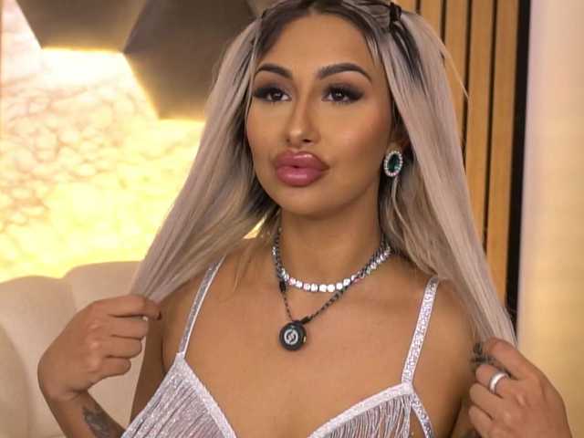 AmberGolden's BongaCams show and profile