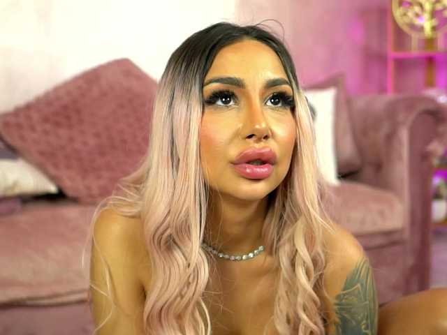 AmberGolden's BongaCams show and profile