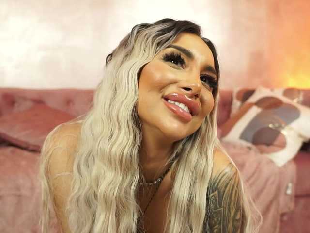 AmberGolden's BongaCams show and profile